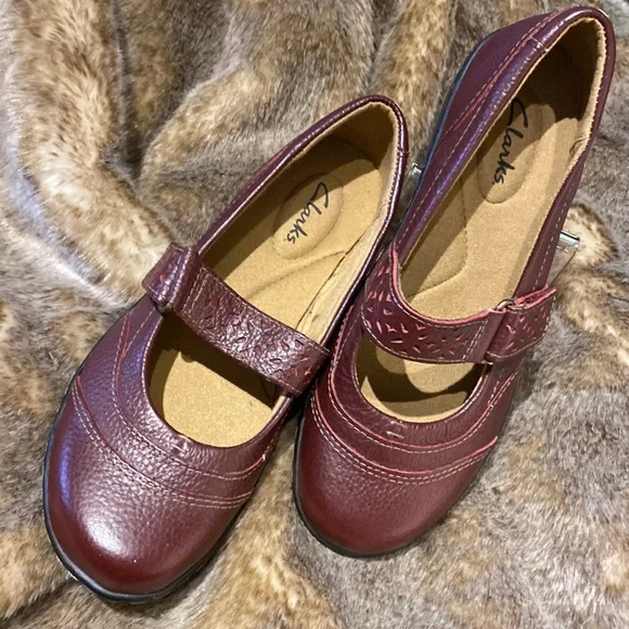 NWOB Clarks MaryJane in size 6 - Picture 1 of 6